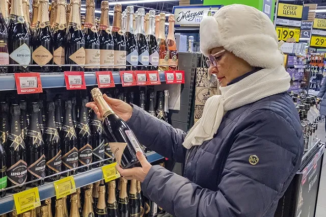 Минфин предлагает повысить минимальную цену на игристые вина в РФ до 207 рублей