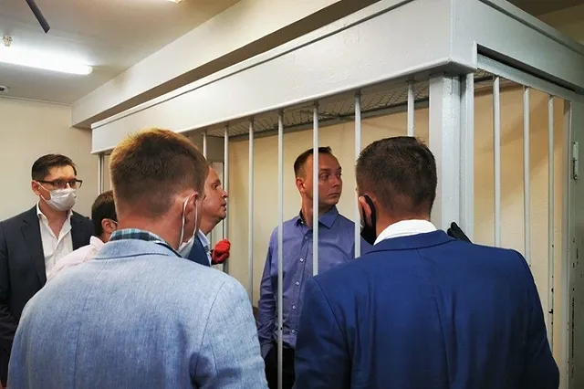 Сотрудники ФСБ долгое время прослушивали телефон и читали почту Ивана Сафронова