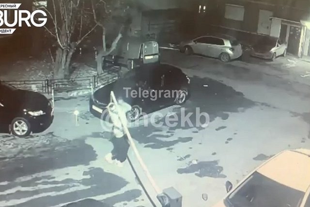 Я твой шлагбаум шатал. В Екатеринбурге вандал повредил шлагбаум