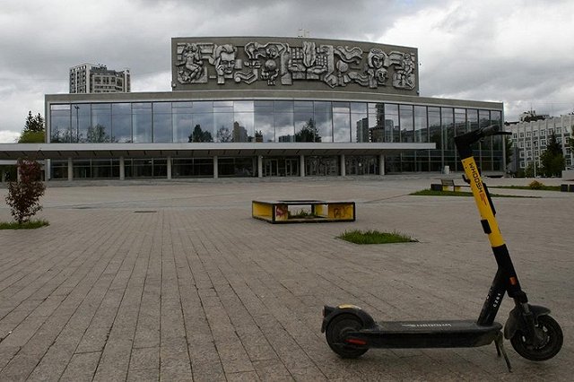 SuperJob: За запрет сервисов электросамокатов выступает 36% екатеринбуржцев