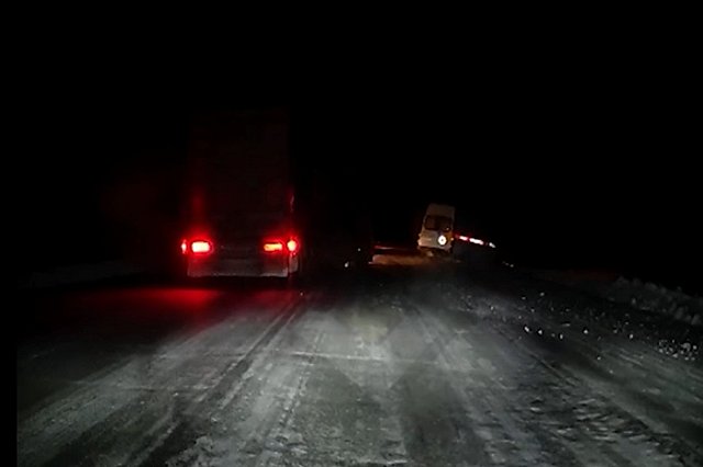 Под Екатеринбургом автомобиль скорой помощи несколько часов пролежал в кювете