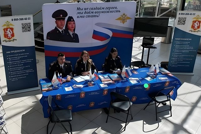 Хотите работать в полиции? В Екатеринбурге открылся рекрутинговый центр ГУ МВД
