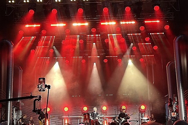 Свердловчан возмутили цены на билеты на концерты популярных артистов