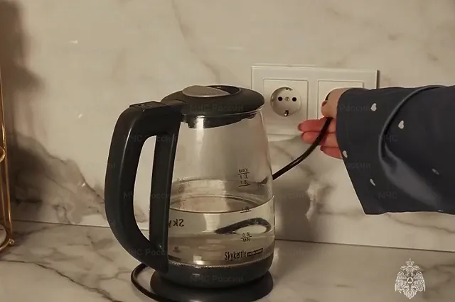 Чек-лист перед сном от МЧС: что нужно выключать на ночь из розетки