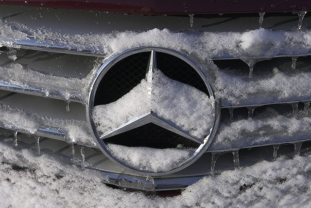 Чиновники больше не смогут покупать себе «Мерседесы»