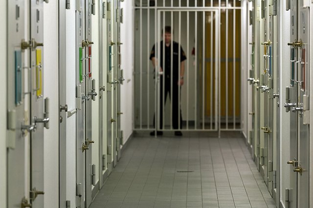 Хоккеиста Войнова отправили в иммиграционную тюрьму