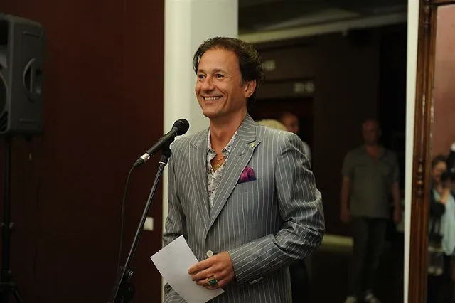 Охрана после спектакля не пустила к Олегу Меньшикову зрителей с цветами