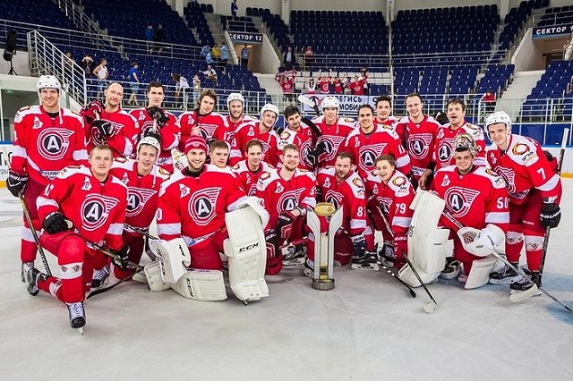 «Автомобилист» в третий раз подряд победил команду из Питера