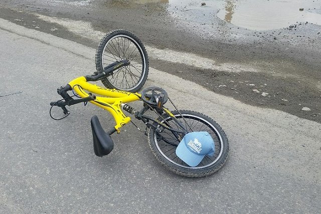 Подросток на велосипеде попал под «Хундай» в Березовском. Травмы серьезные