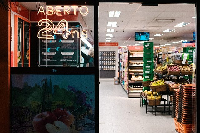 Систему выдачи наличных на кассах в магазинах опробуют по всей России