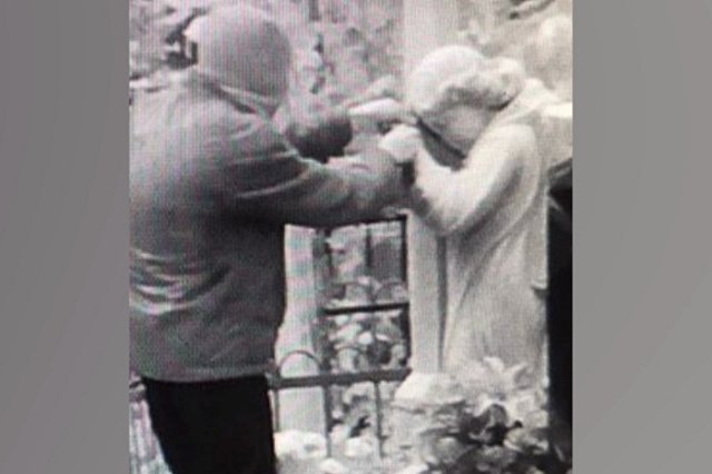 Шестидесятилетний вандал, отламывавший крылья ангелам, задержан в Петербурге