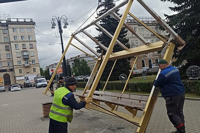В Нижнем Тагиле устанавливают золотые остановки, которые сделали заключённые