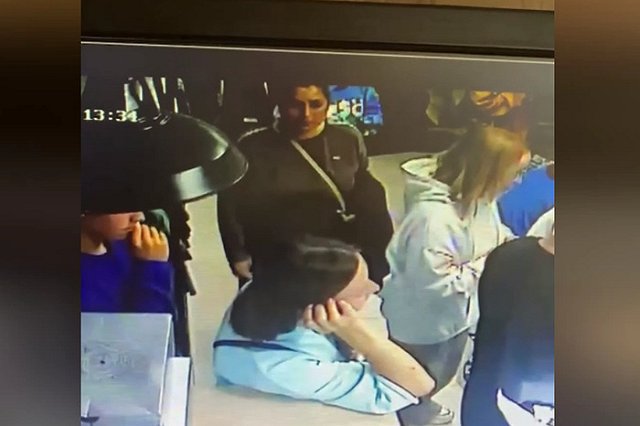 В Екатеринбурге воровка стащила телефон ребёнка из примерочной