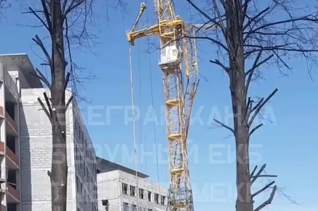 На Уралмаше сломалась стрела строительного крана