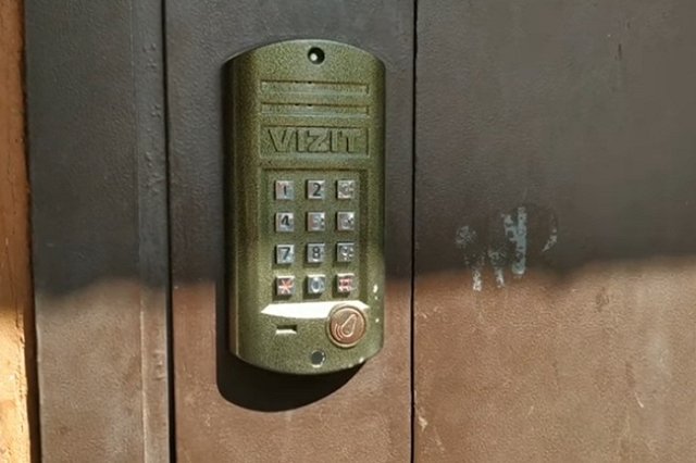 Мошенники нашли новый способ получить доступ к «Госуслугам». Под угрозой все, у кого есть домофон