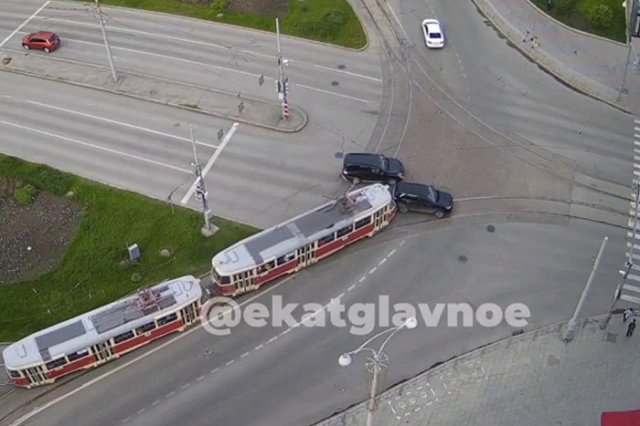 Стало известно, из-за кого на Ленина встали трамваи, парализовав движение