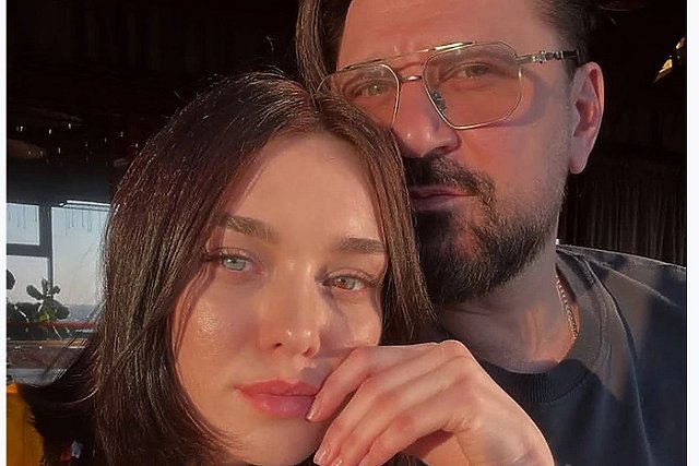 «Несчастливы вместе». Настоящая жена «Гены Букина» подает на развод