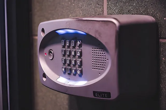 Мошенники выманили у 19-летней москвички 106 миллионов рублей