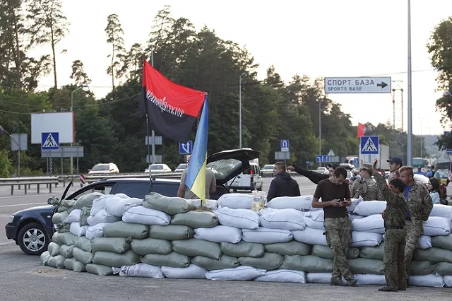 Британские журналисты назвали боевиков «Правого сектора» фашистами