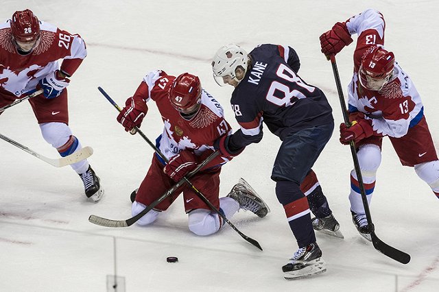 Вернувшийся на родину челябинский хоккеист Войнов вышел на лед