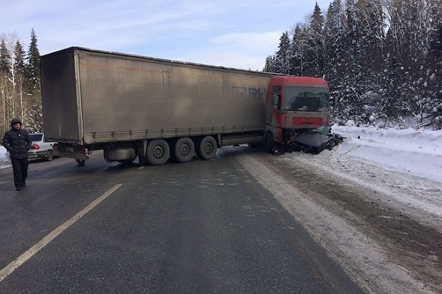 В Нижнесергинском районе произошло тяжелое ДТП с большегрузом