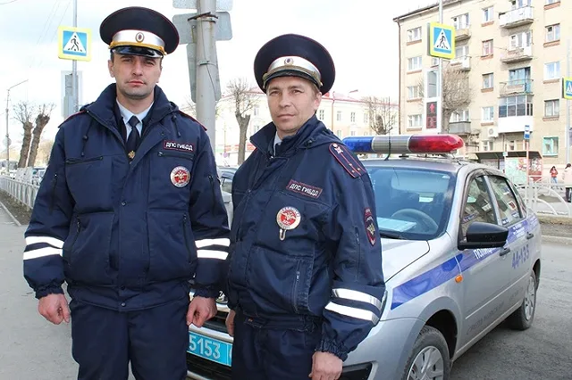 Экипаж ДПС спас в Первоуральске 5-летнюю задыхающуюся девочку