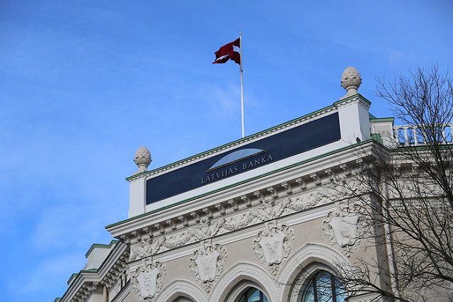 Обвиняемый в хищении у Олега Табакова банкир попросил убежища в Латвии