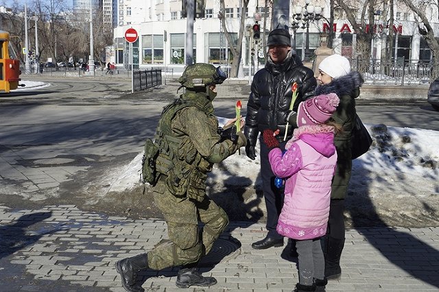 Фотосессия военнослужащих ЦВО к 8 марта попала на страницы The Guardian