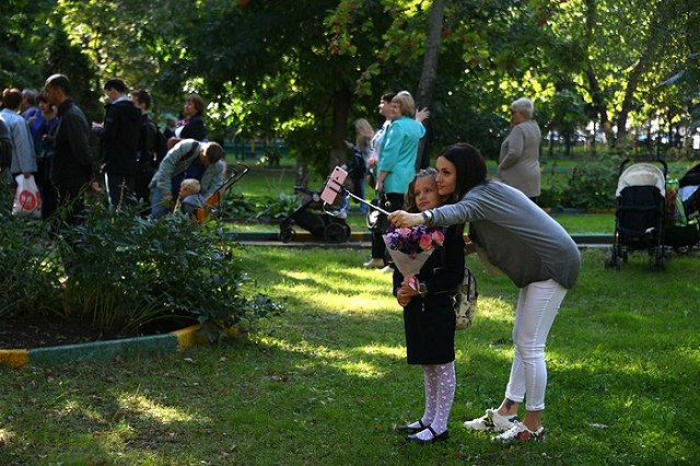 Матвиенко предложила разрешить носить в школы только кнопочные телефоны