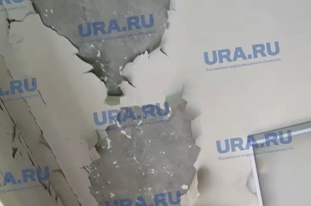 «Падает штукатурка»: пациентка екатеринбургской больницы пожаловалась на ужасные условия в палате