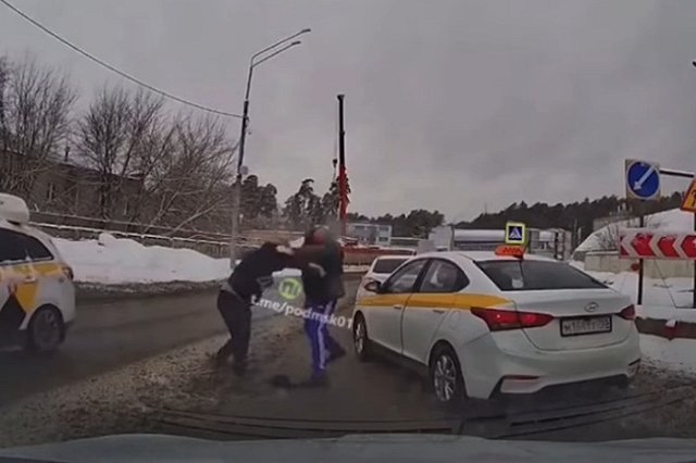 В Екатеринбурге Областной суд встал на сторону водителя, избившего на дороге пешехода