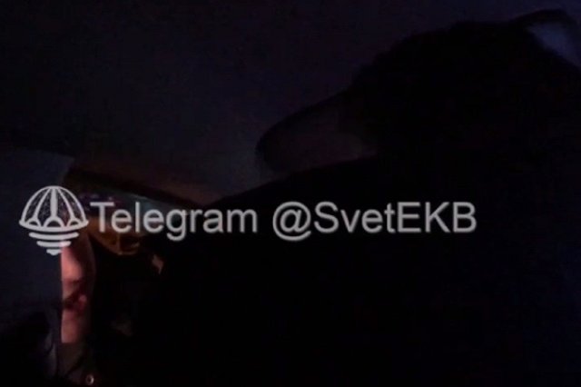 «Ты у меня в гостях, животное!» В Екатеринбурге автохам накинулся с оскорблениями на таксиста