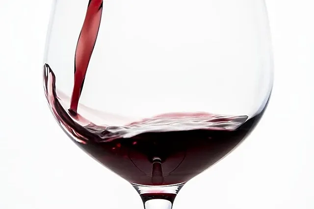 Свердловчанку приговорили к реальному сроку за спаивание школьниц