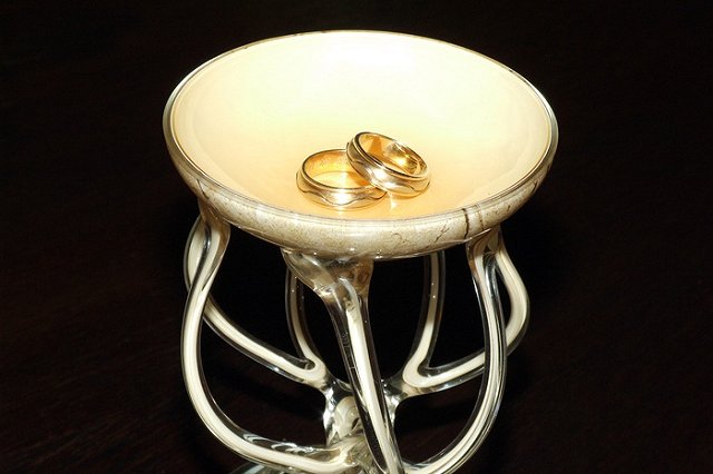 В Норвегии разрешили венчать однополые пары