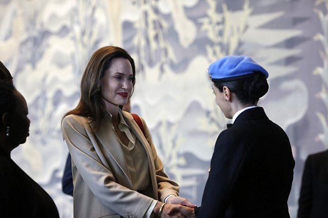 Анджелина Джоли задумала вернуть Брэда Питта