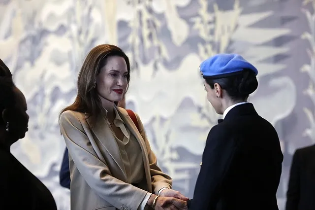 Анджелина Джоли задумала вернуть Брэда Питта