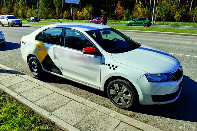 В Екатеринбурге у таксиста забрали автомобиль за 92 штрафа ГИБДД