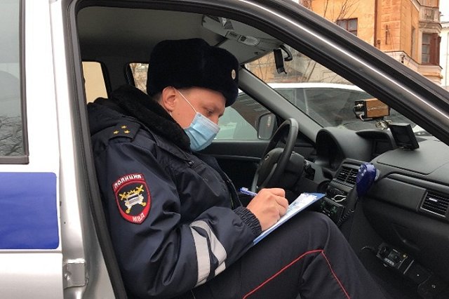 Сотрудники ГИБДД поймали екатеринбургского водителя «Газели», катавшего молодёжь на крыше машины