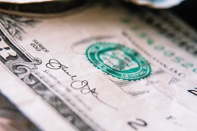 В Екатеринбурге неизвестный оформил и взял кредит в пункте микрозаймов по чужим документам