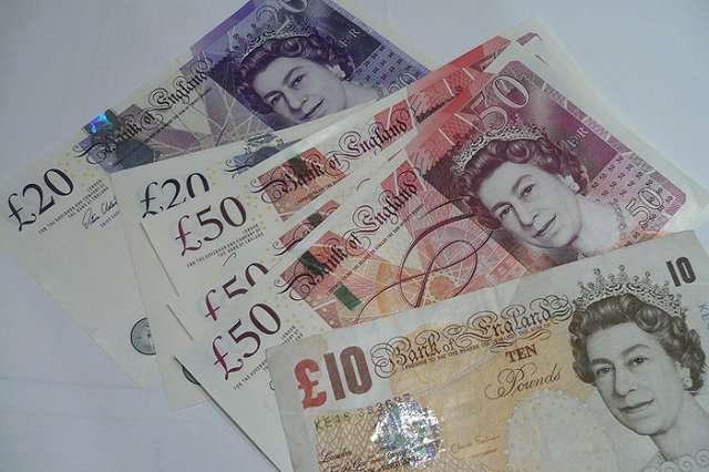 Великобритания запретила экспорт и использование фунтов стерлингов в России