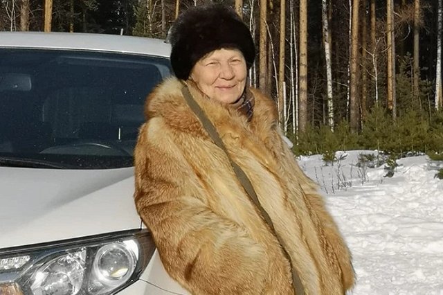 В Екатеринбурге пропала женщина в рыжей шубе