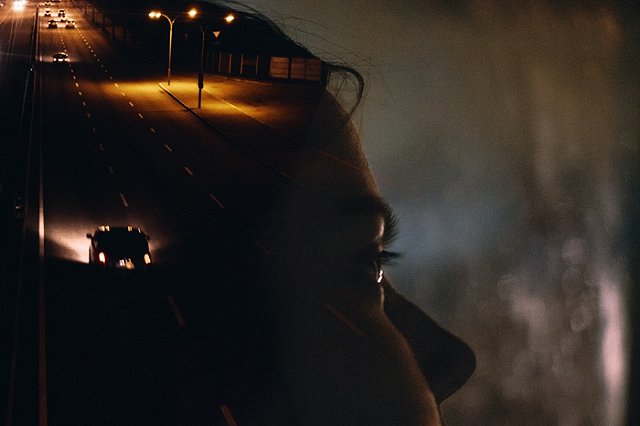 В Екатеринбурге таксист запер женщину в машине и угрожал расправой