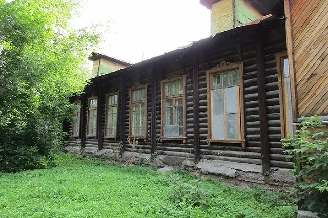 В Екатеринбурге сгорело одно из самых старых деревянных зданий города