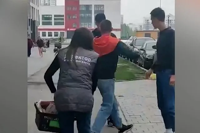 В Екатеринбурге двое парней пытались дерзко ограбить продуктовый, но ничего не вышло