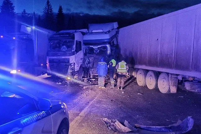 Водитель самосвала устроил ДТП на Московском тракте, решив объехать затор по встречной полосе