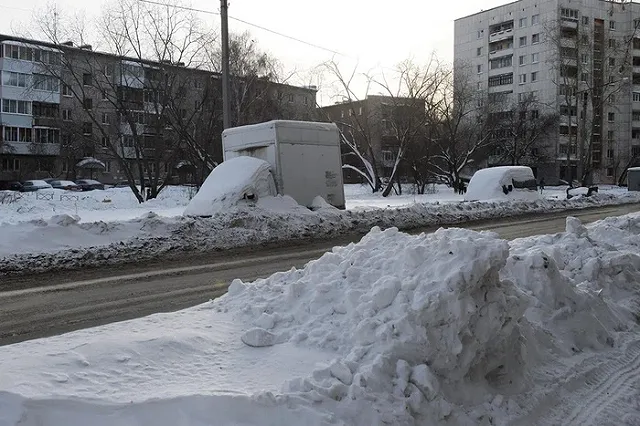 Екатеринбуржцы высказались про неубранный город после «круглого стола» чиновников