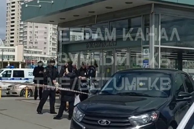 Вход на станцию метро «Ботаническая» закрыли силовики. Что случилось?