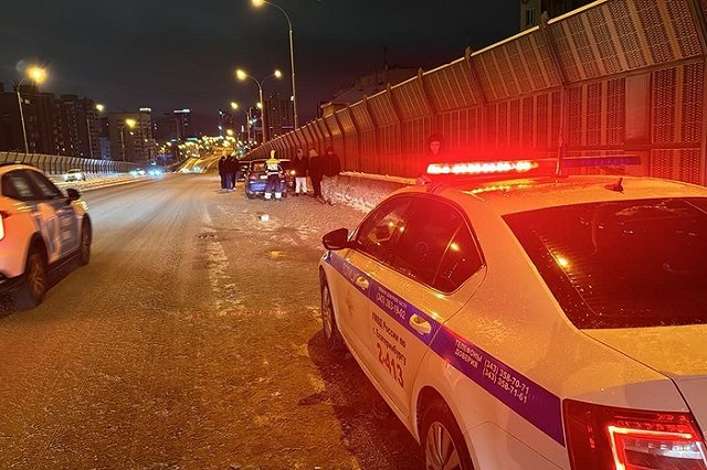 В Екатеринбурге Hyundai отбросило на трех пешеходов на улице Московская