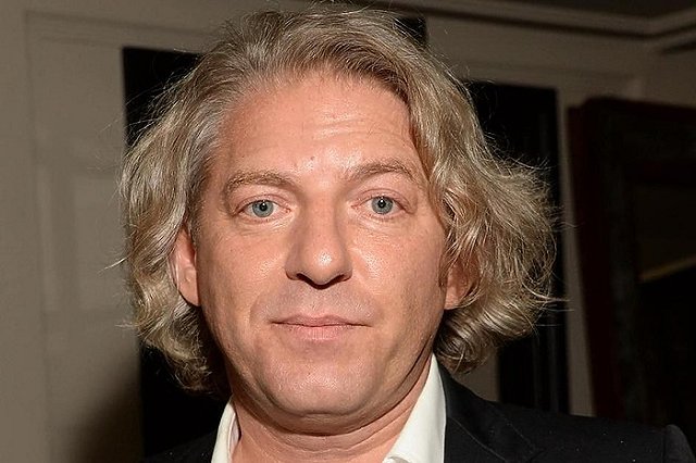 Умер телеведущий Александр Олейников