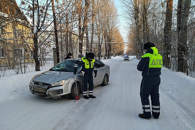 В Асбесте насмерть сбили спешащую перейти дорогу женщину